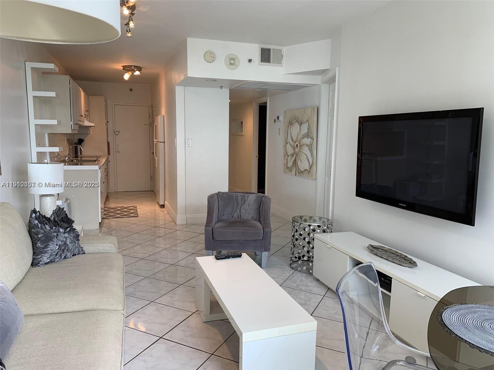 THE DECOPLAGE CONDO - Residential Lease