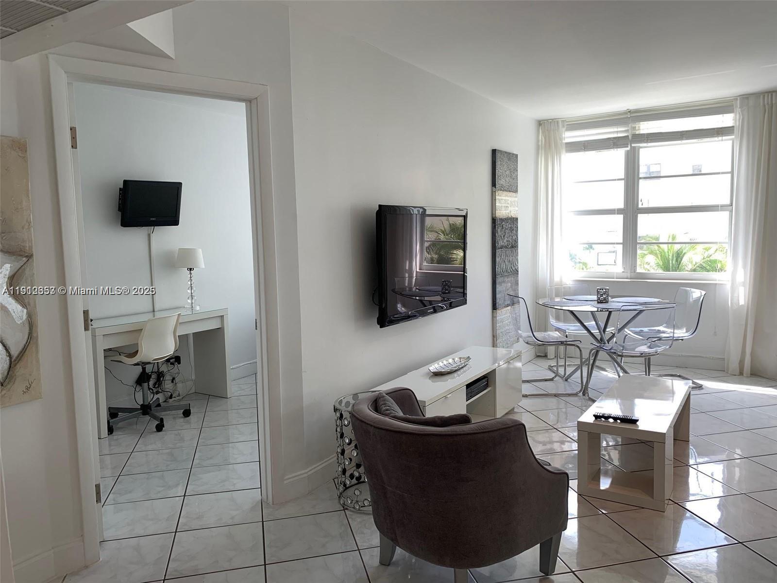 THE DECOPLAGE CONDO - Residential Lease