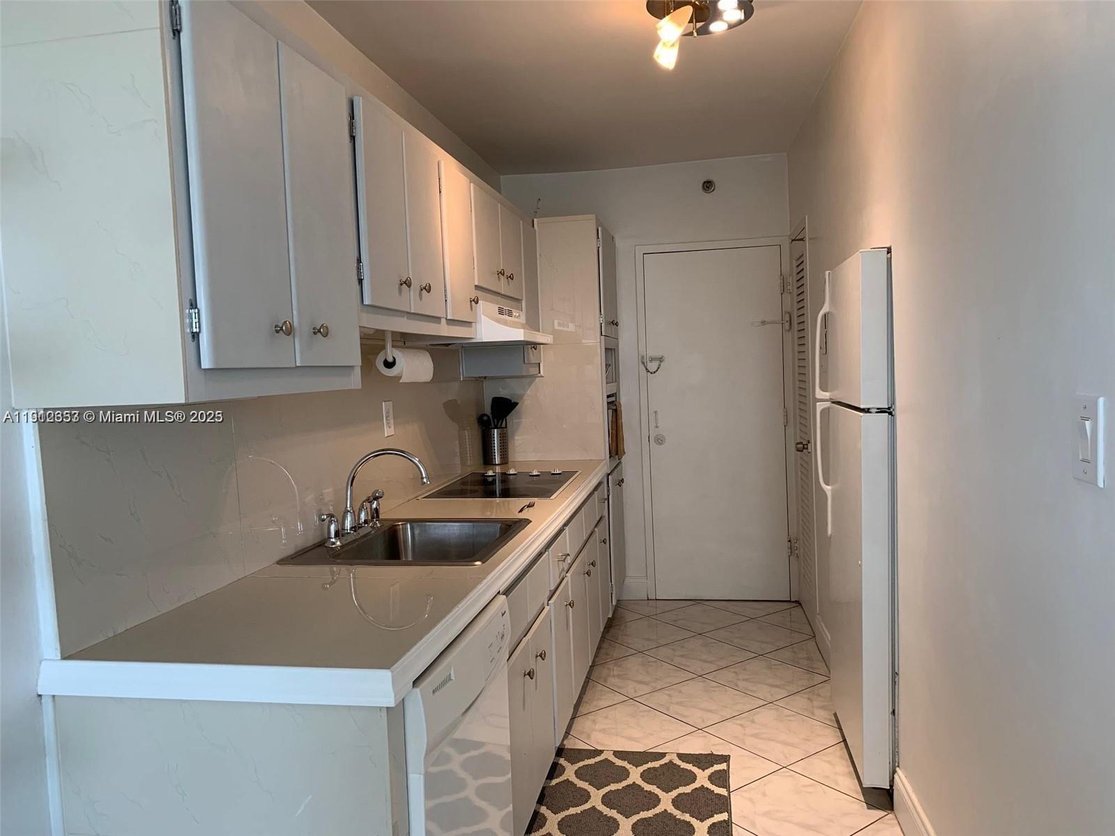 THE DECOPLAGE CONDO - Residential Lease