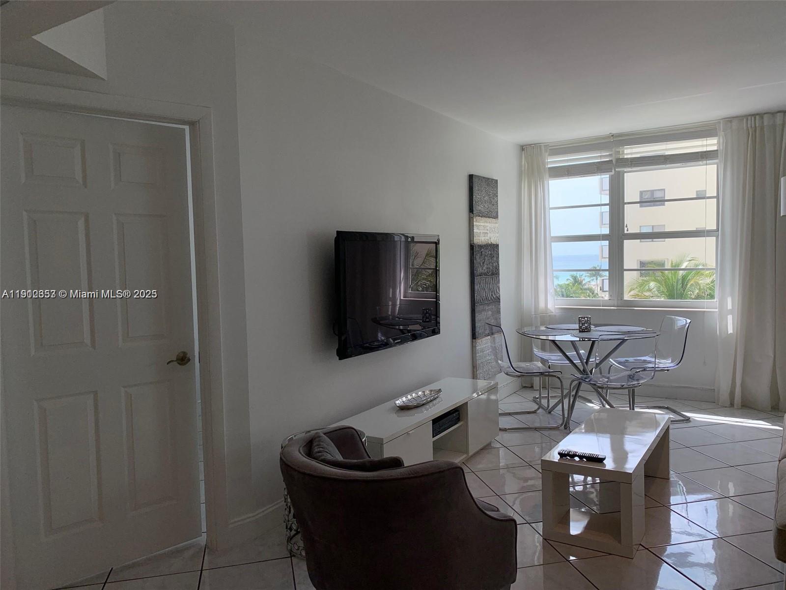 THE DECOPLAGE CONDO - Residential Lease