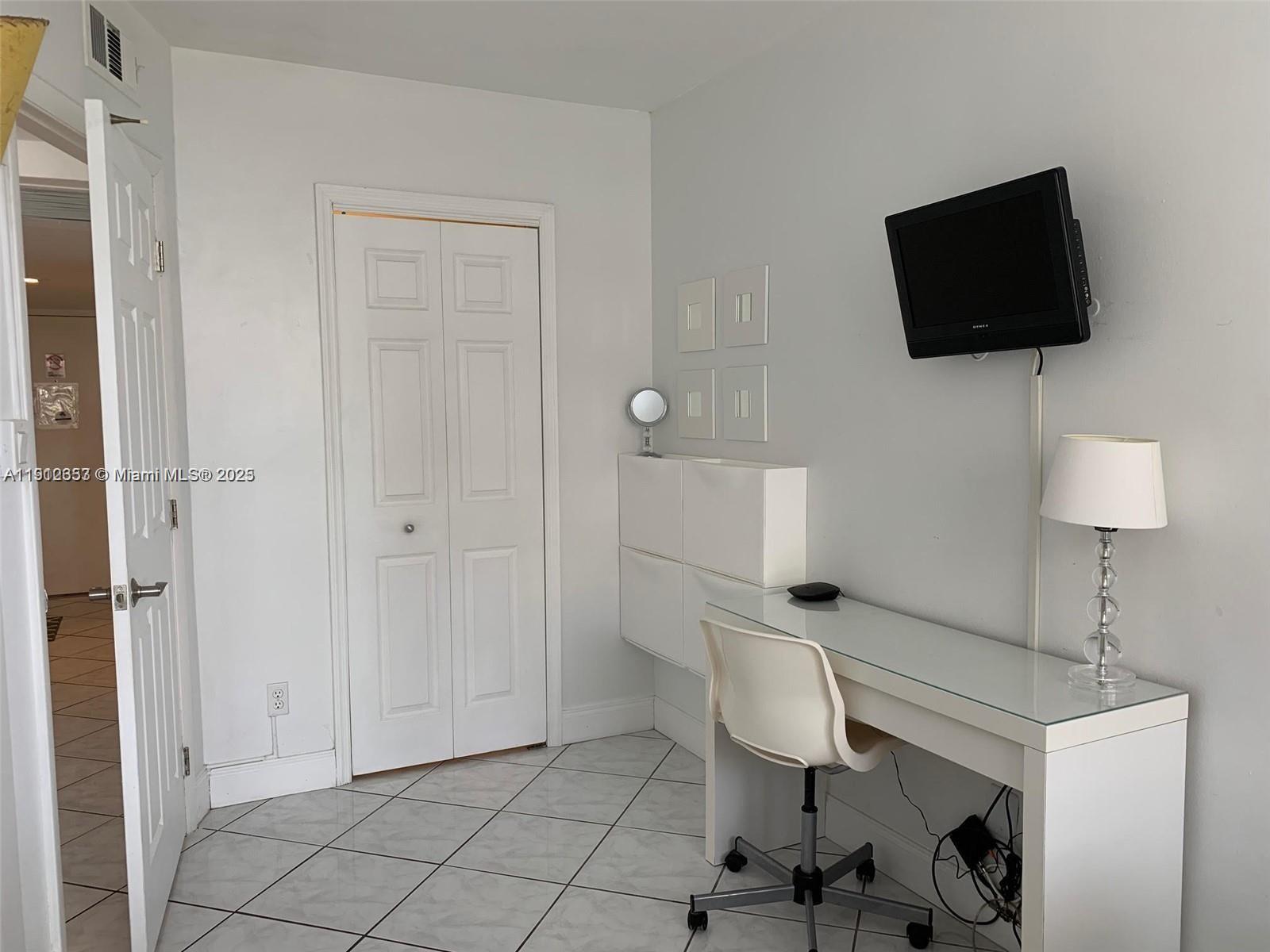 THE DECOPLAGE CONDO - Residential Lease