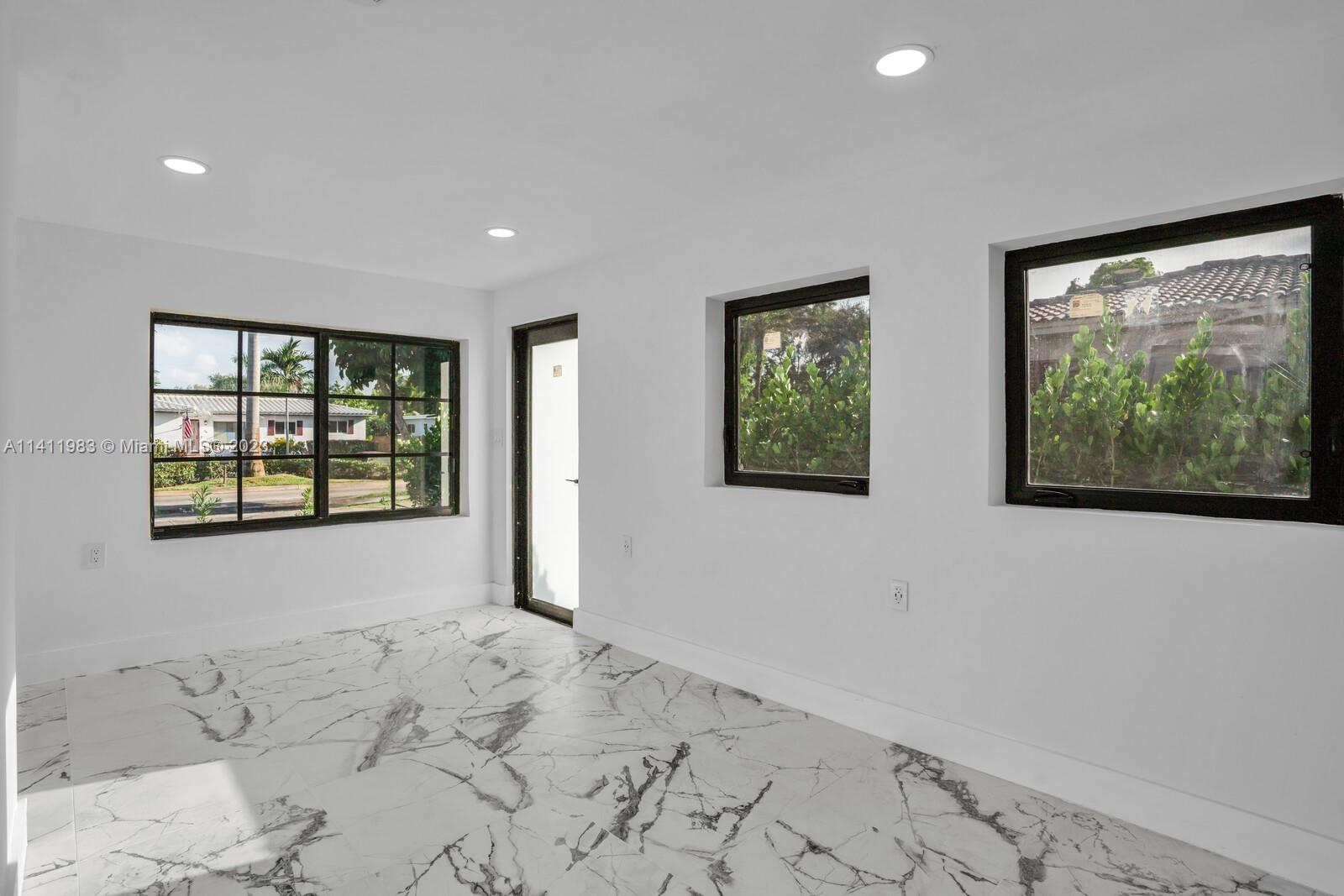 MIAMI SHORES EXTENSION - Residential