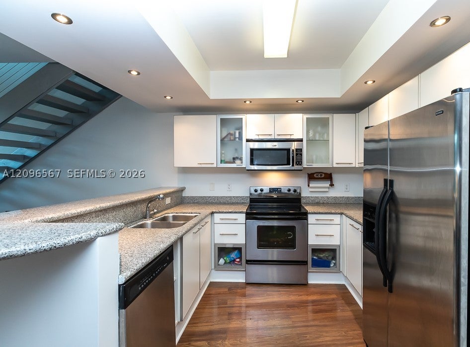 2000 Bay Dr 203