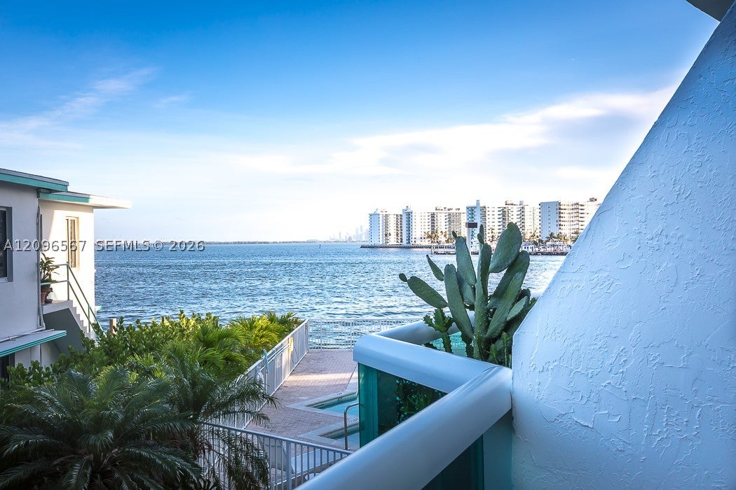 2000 Bay Dr 203, Miami Beach, FL, 33141/$694,000 2 2000 Bay Dr 203