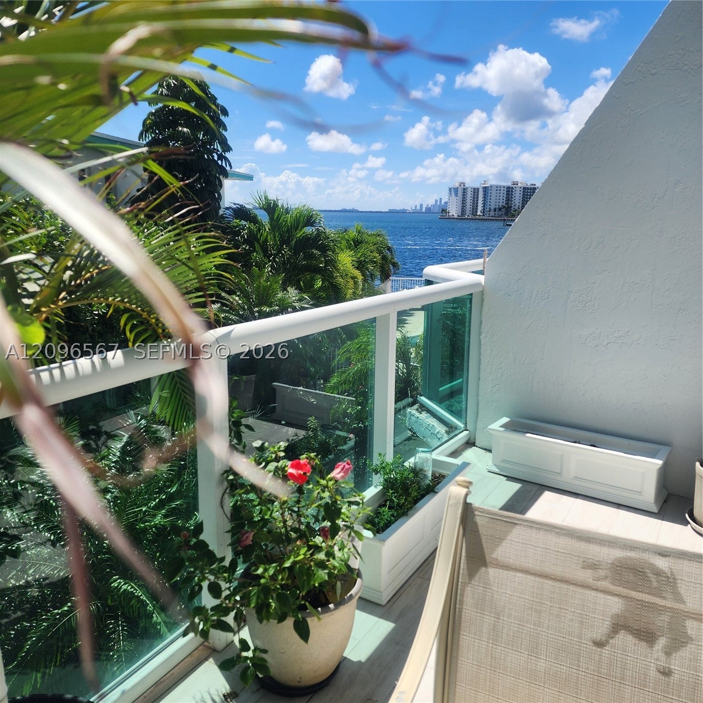 2000 Bay Dr 203