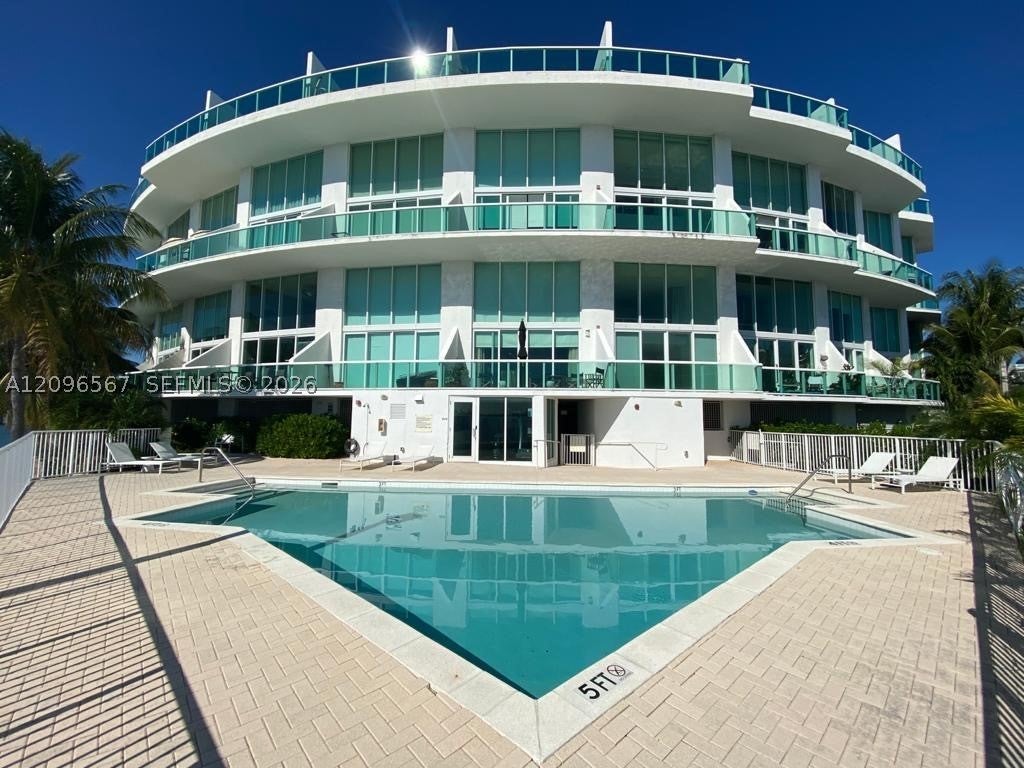 2000 Bay Dr