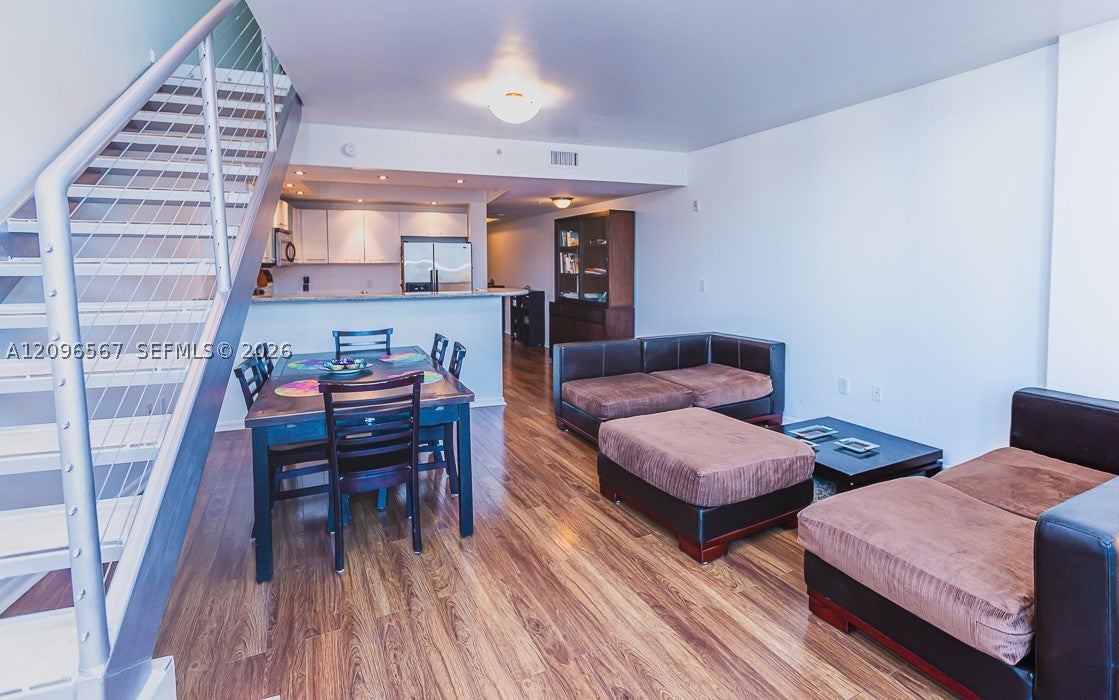 2000 Bay Dr 203