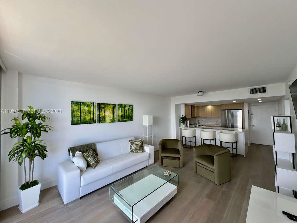 5600 Collins Ave 10L