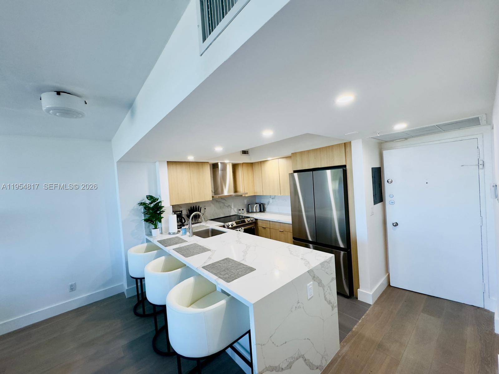 5600 Collins Ave 10L