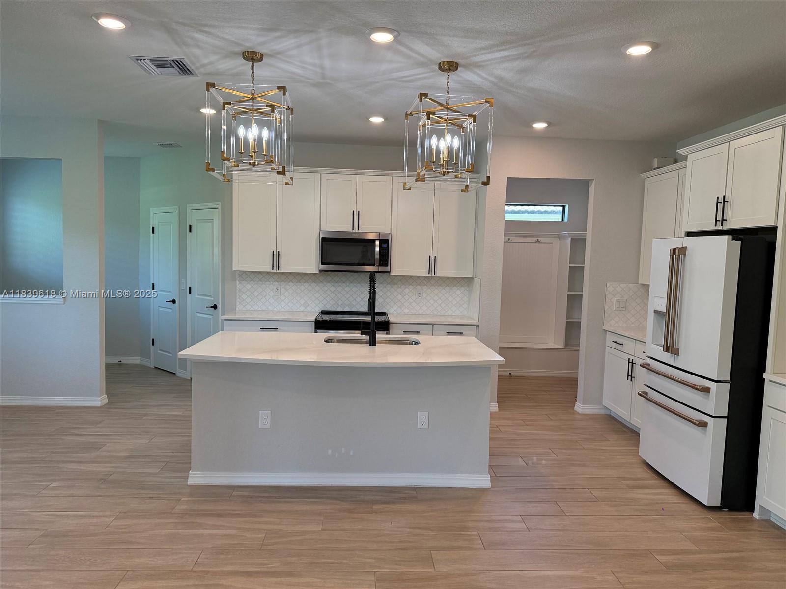 WOODMONT PODS B F & G - Residential Lease