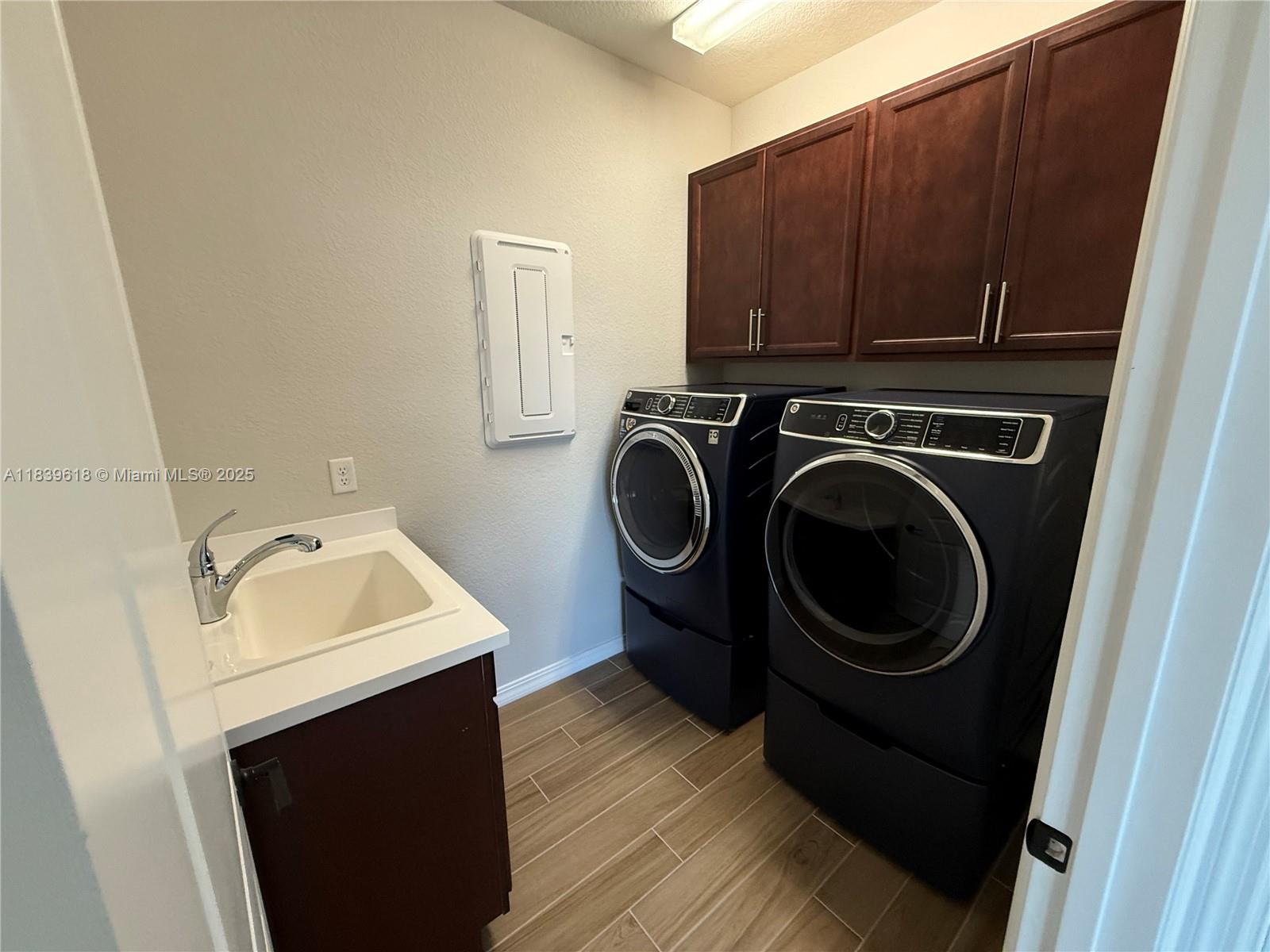 WOODMONT PODS B F & G - Residential Lease