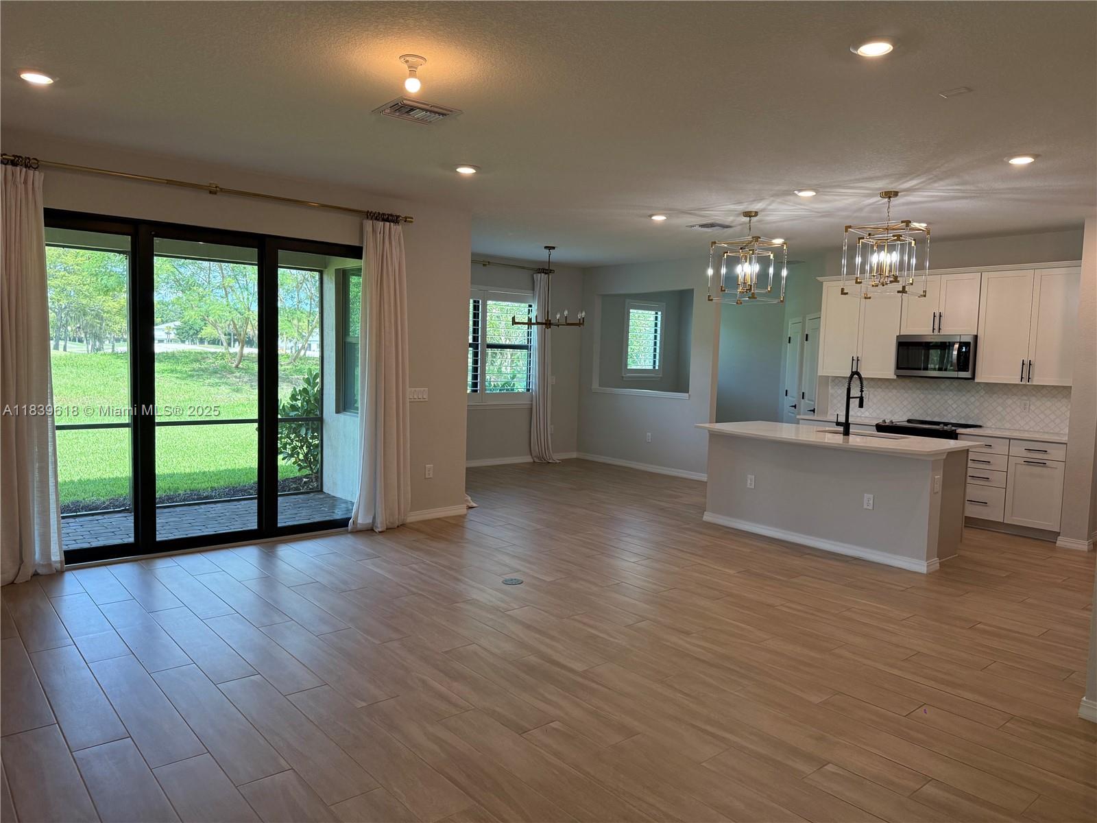 WOODMONT PODS B F & G - Residential Lease