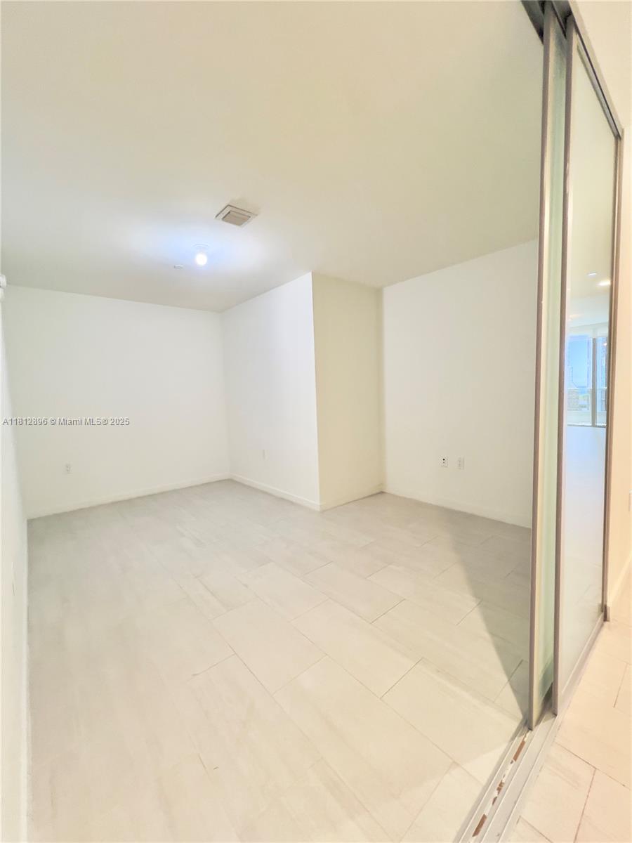 1000 Brickell Plz 2205