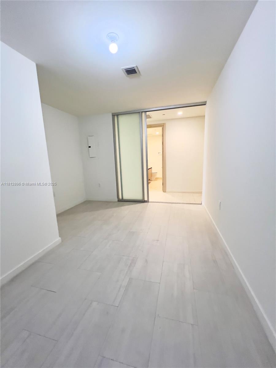 1000 Brickell Plz 2205