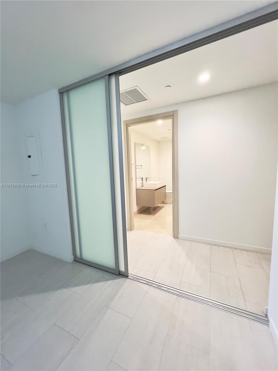 1000 Brickell Plz 2205