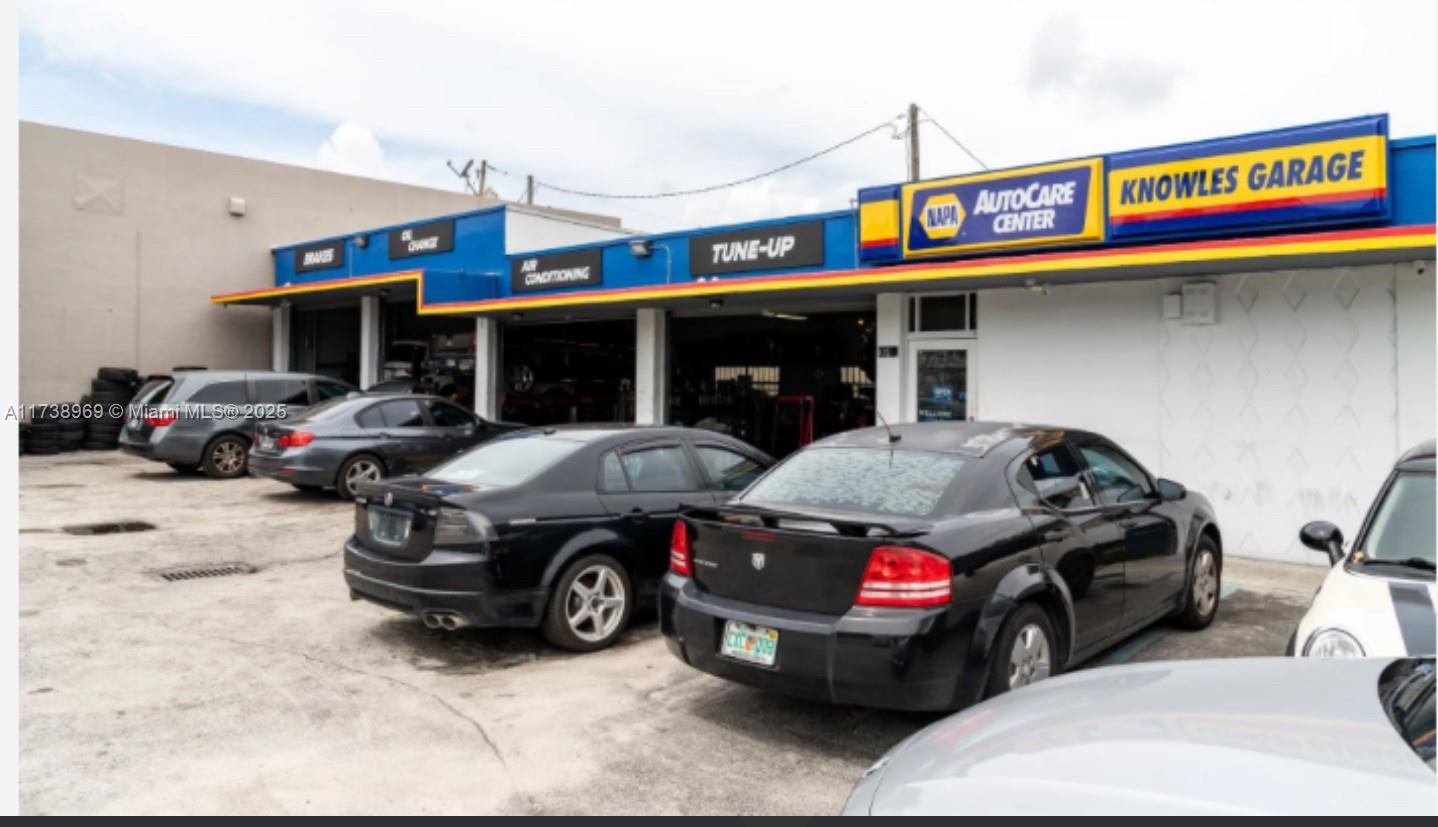 AUTO REPAIR FOR SALE 5 BAYS FULL EQUIPPED, PLEASEDO NOT DISTURBE OWNER AND EMPLOYEES ONLY BY APPOINTMENT
