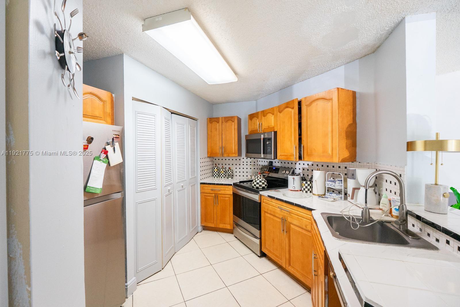 MEDITERRANEAN VILLAS COND - Residential