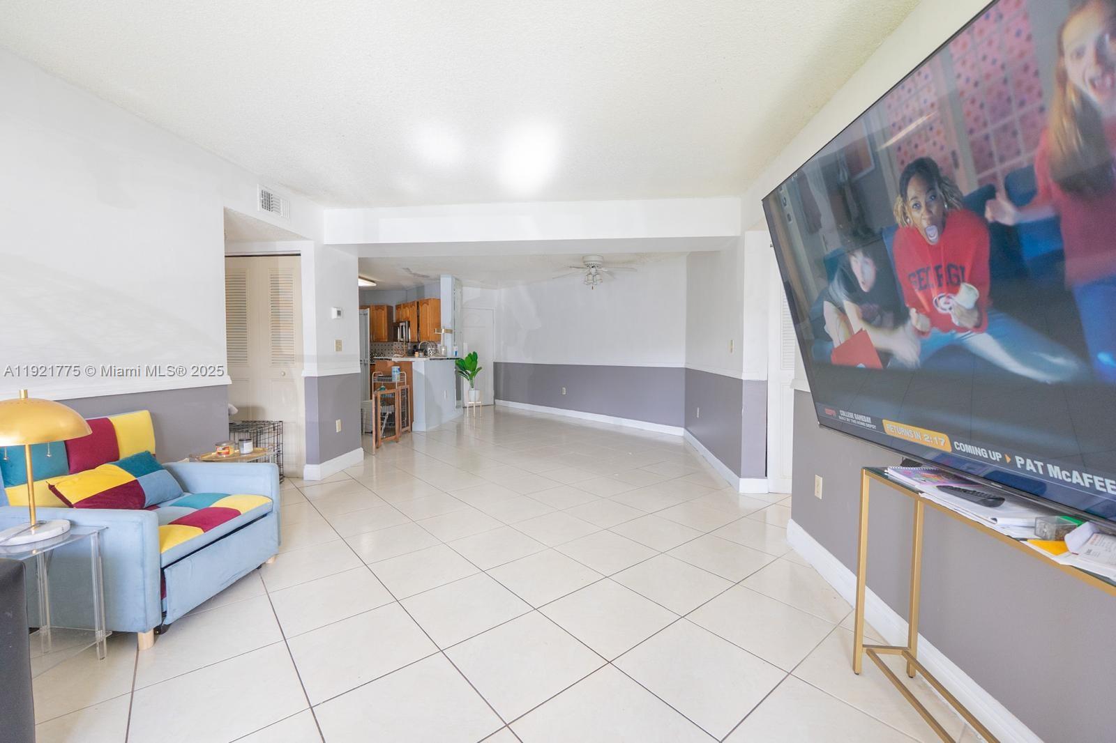 MEDITERRANEAN VILLAS COND - Residential