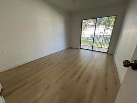 Condominium in Pembroke Pines FL 13300 1st St St 26.jpg