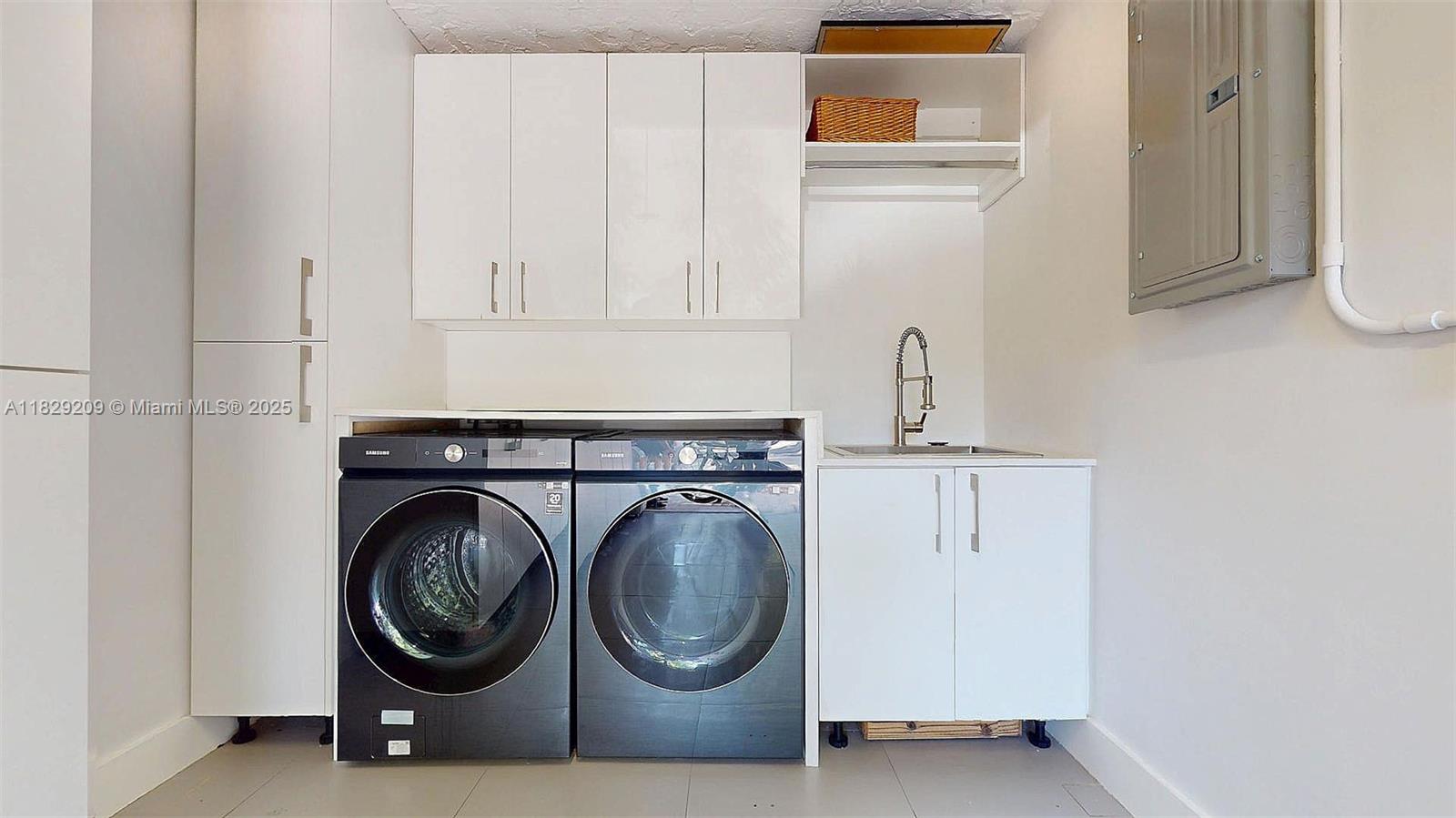 CORAL GABLES GRANADA SEC - Residential