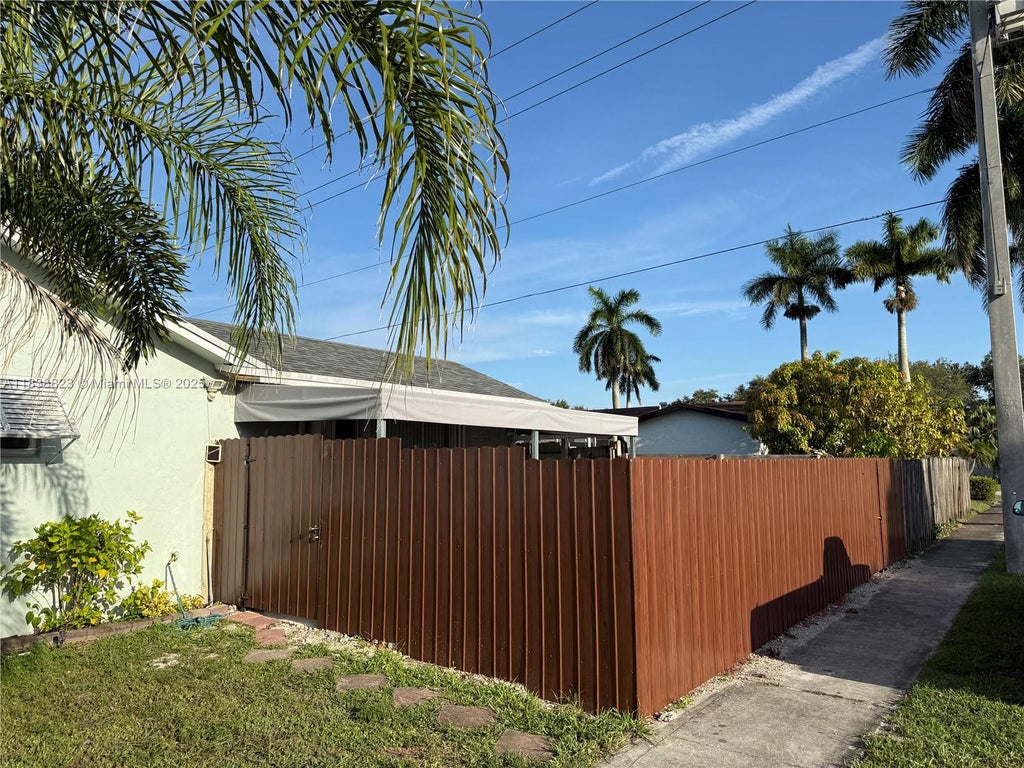 Photo of 11610 NW 35th St #11610, Sunrise, FL 33323 (MLS # A11838823)