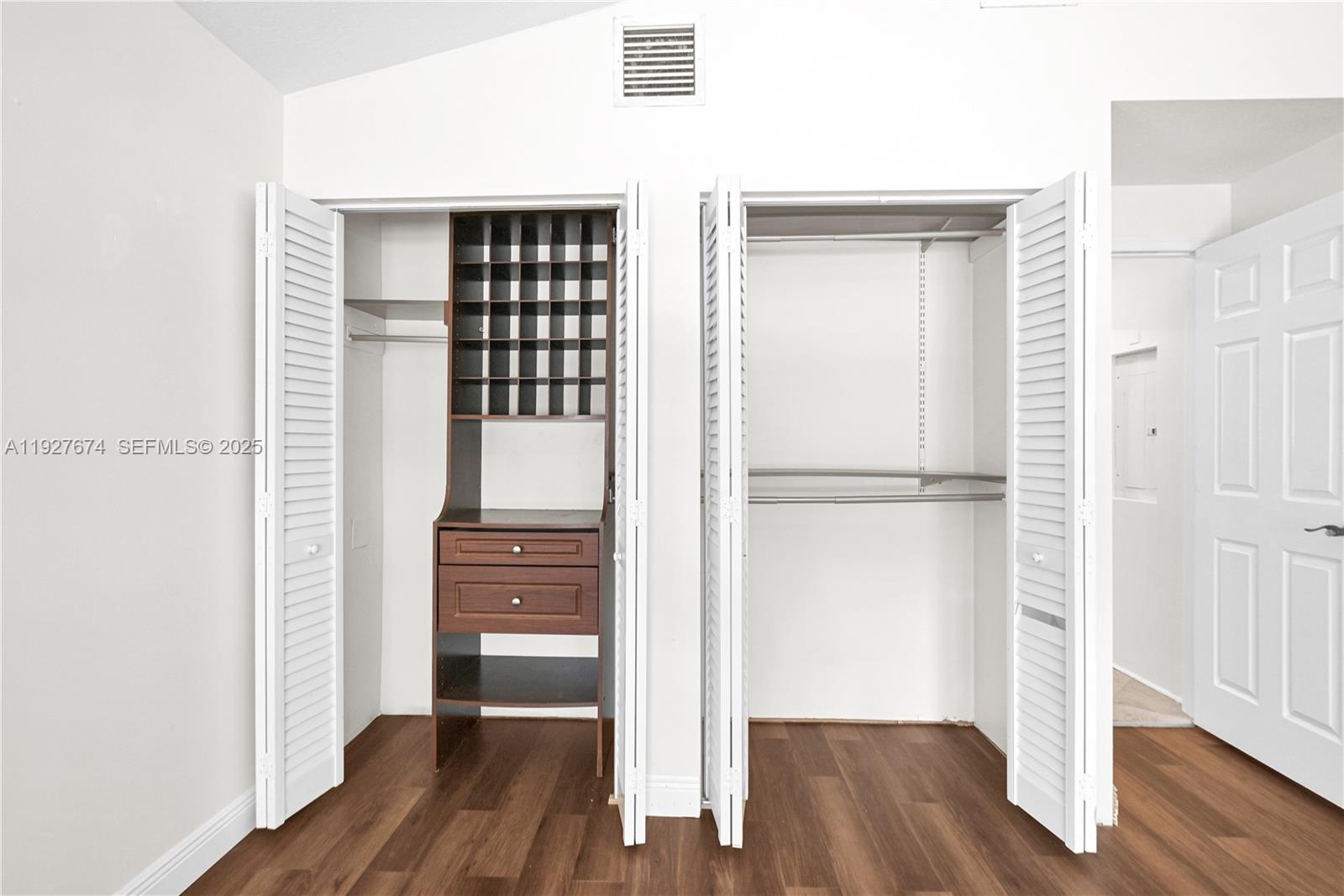 HILLSIDE PARK - Residential Lease