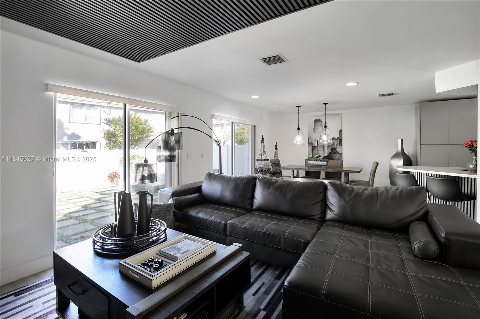 Beautiful remodeled townhome, 3/2.5, private patio, parking spaces assigned, close to major highways! Furnished property, please interested parties only.