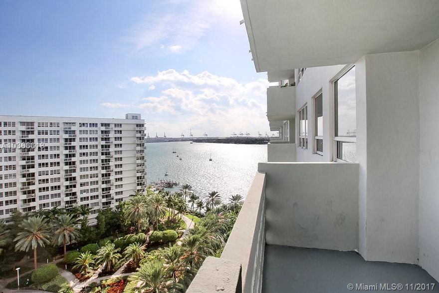 *6 WEEKS FREE & $80 PARKING IF MOVE IN BY 11/05*Miami Beach's exciting residential community. LARGE 1 BEDROOM + DEN THAT CAN USED AS 2nd BEDROOM, MAX OCCUPANTS 3.Faces courtyard W/partial bay & downtown views.Interior features wood floors throughout,modern kitchen & baths W/Stainless Steal appliances & granite counter tops.Community amenities include fitness center,2 resort style bay front pools surrounded by cabanas,lounge chairs, tikibar, BBQ area & beach volleyball.Move in: 1 month + $1K dep