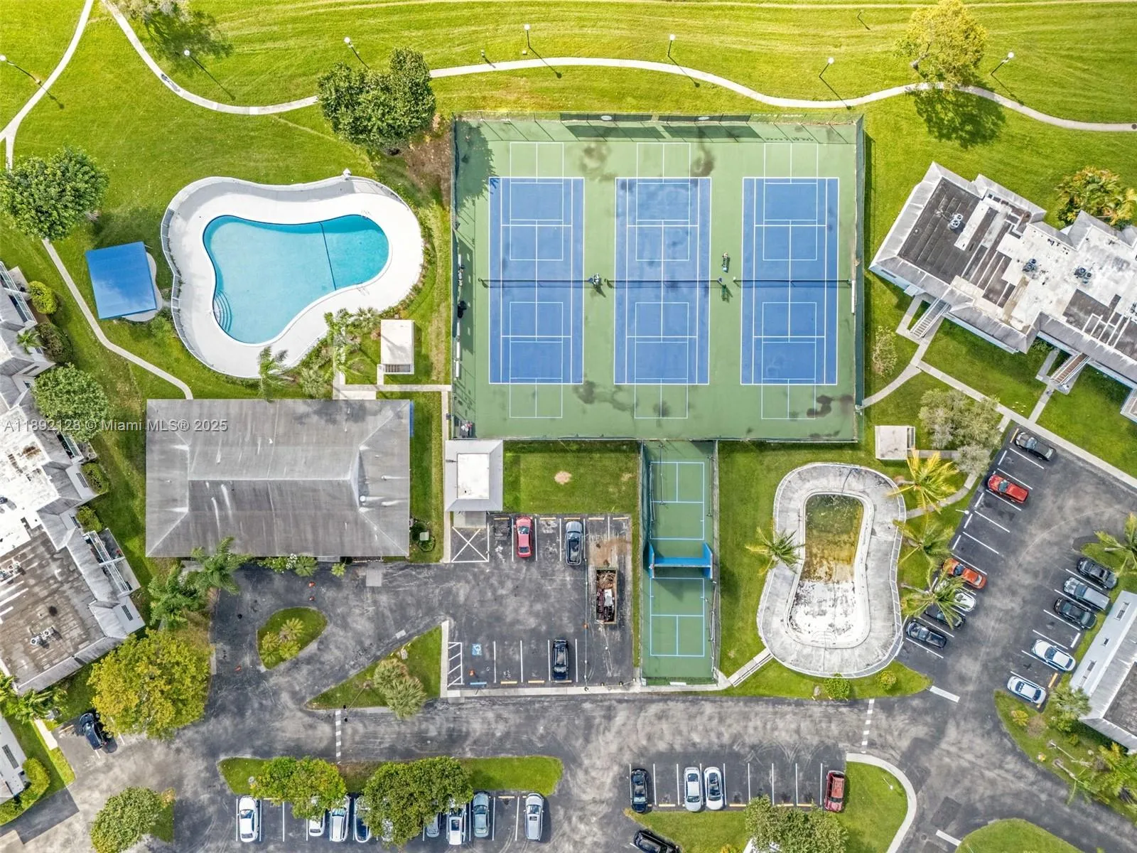 Miami, Florida 33143, United States, 2 Bedrooms Bedrooms, ,2 BathroomsBathrooms,Residential,Active,224008