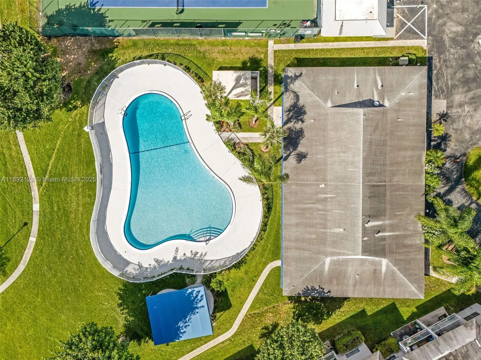 Miami, Florida 33143, United States, 2 Bedrooms Bedrooms, ,2 BathroomsBathrooms,Residential,Active,224008