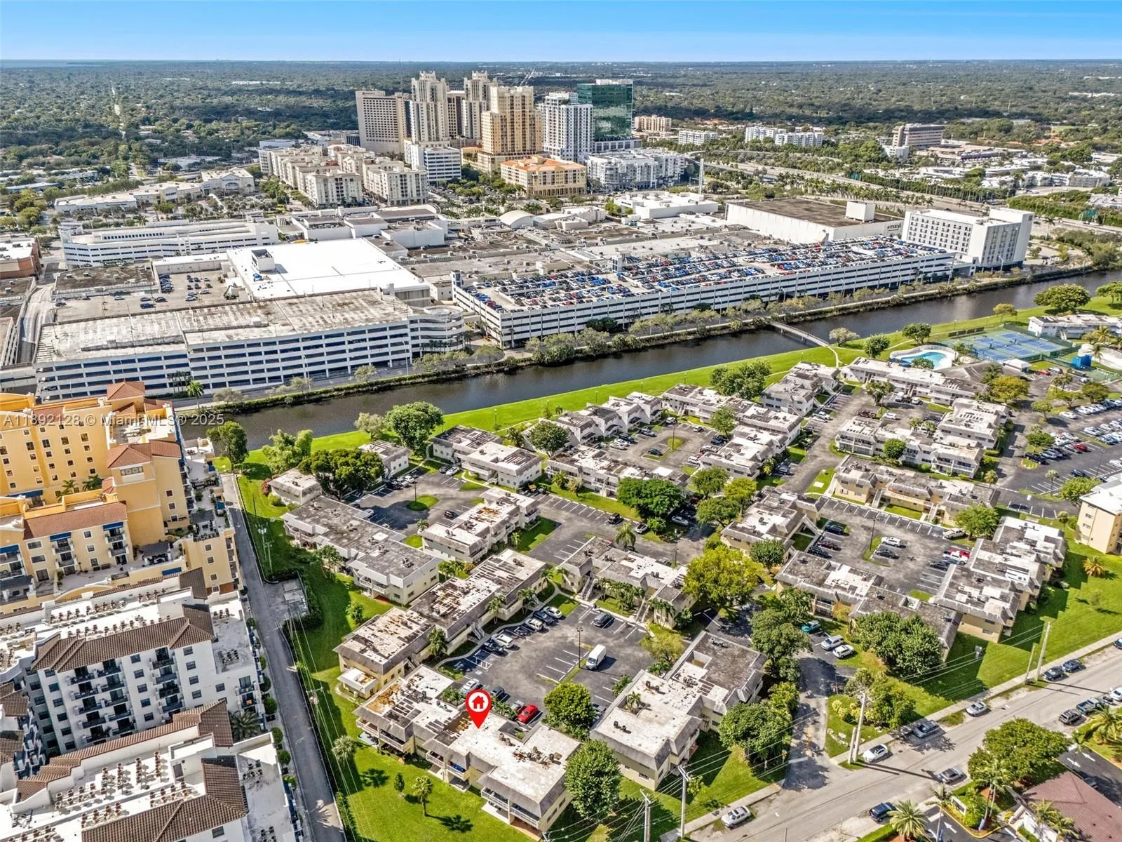 Miami, Florida 33143, United States, 2 Bedrooms Bedrooms, ,2 BathroomsBathrooms,Residential,Active,224008