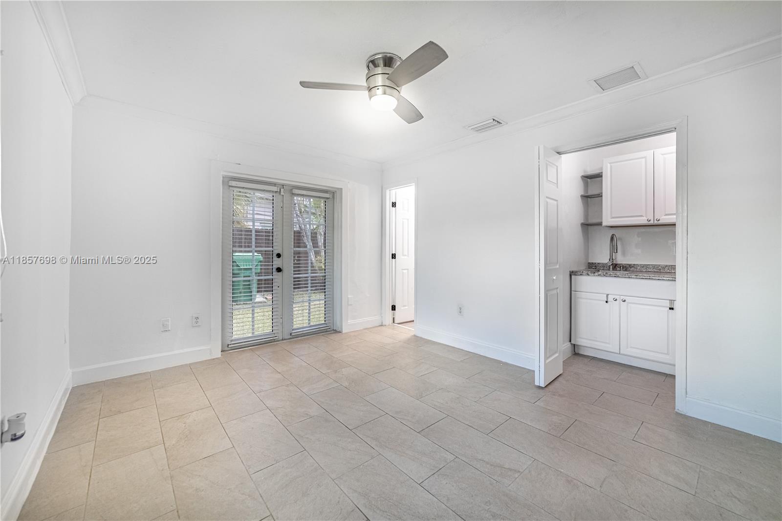 925 SW 94th Ave