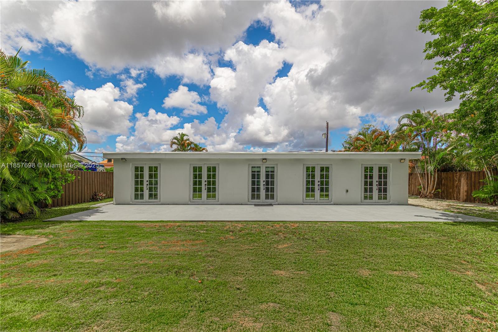 925 SW 94th Ave