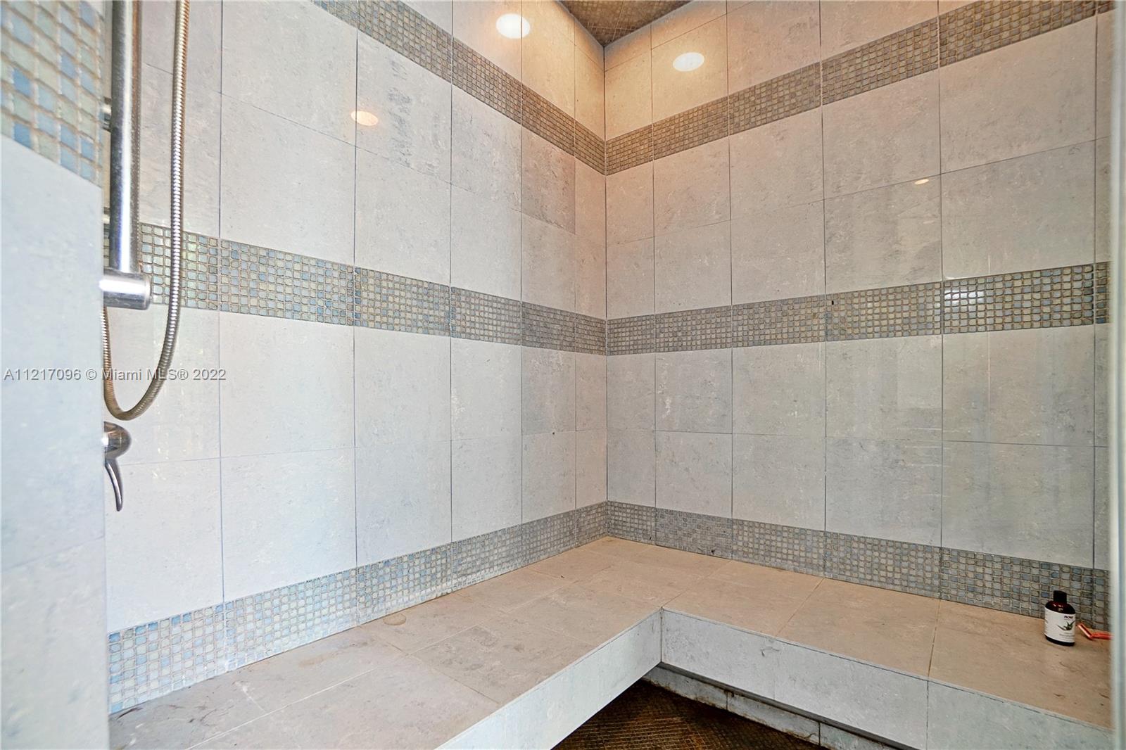 LAUDERDALE BEACH - Residential