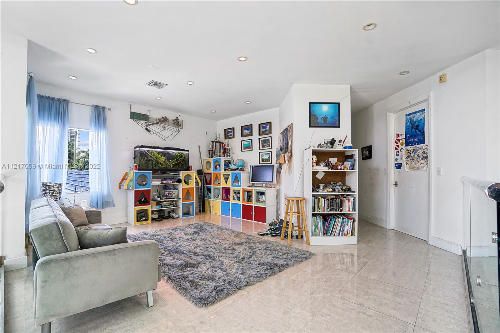 LAUDERDALE BEACH - Residential