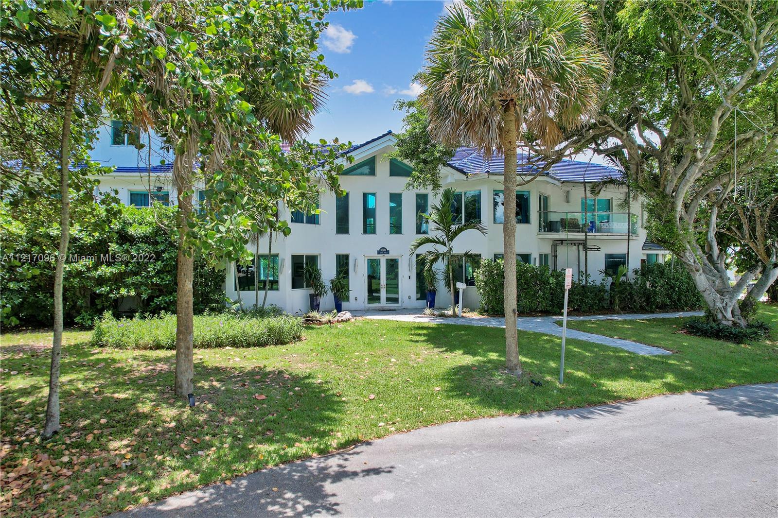 LAUDERDALE BEACH - Residential