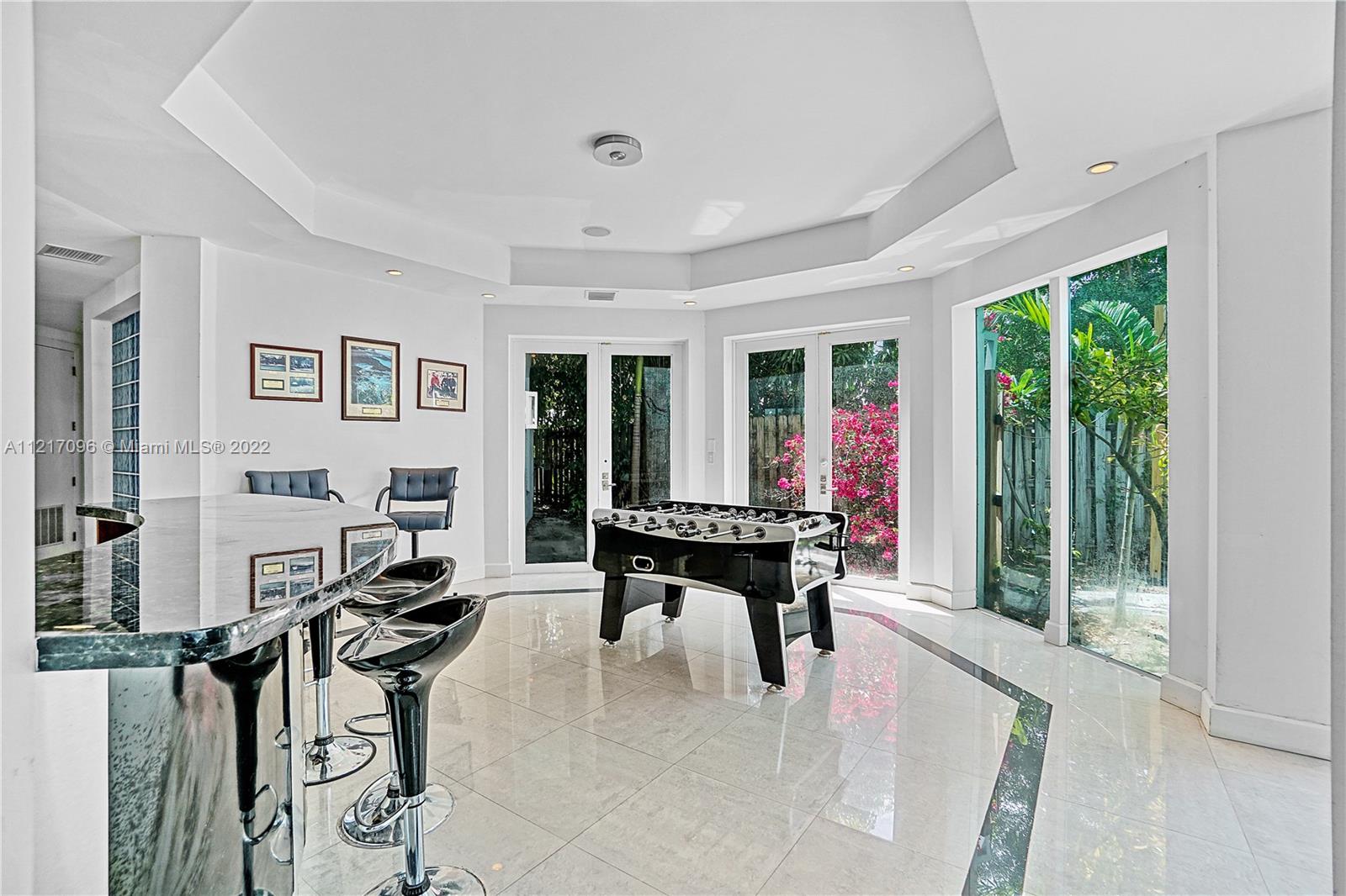 LAUDERDALE BEACH - Residential