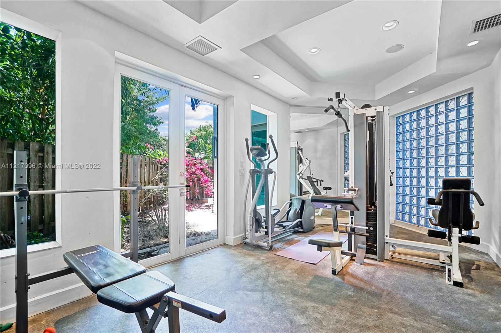 LAUDERDALE BEACH - Residential