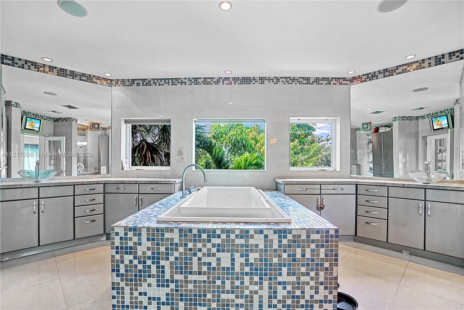 LAUDERDALE BEACH - Residential