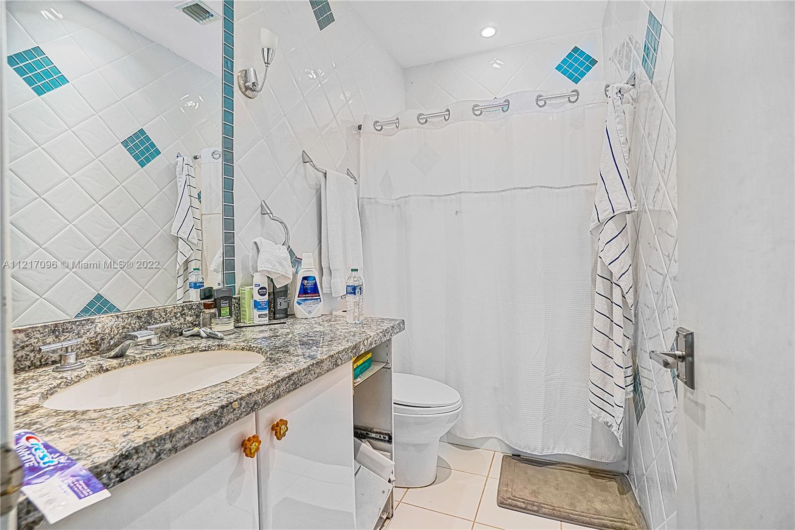 LAUDERDALE BEACH - Residential