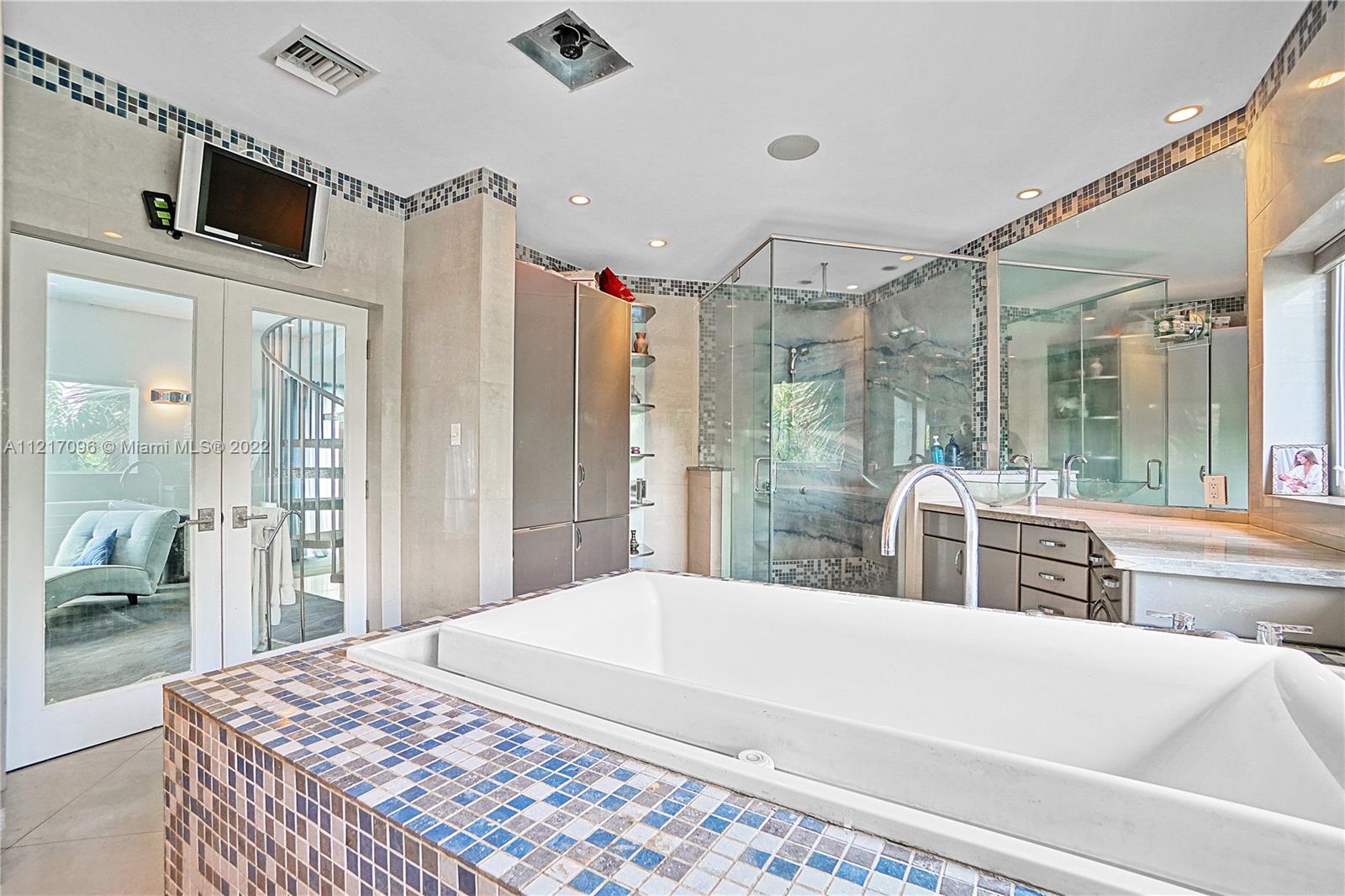 LAUDERDALE BEACH - Residential