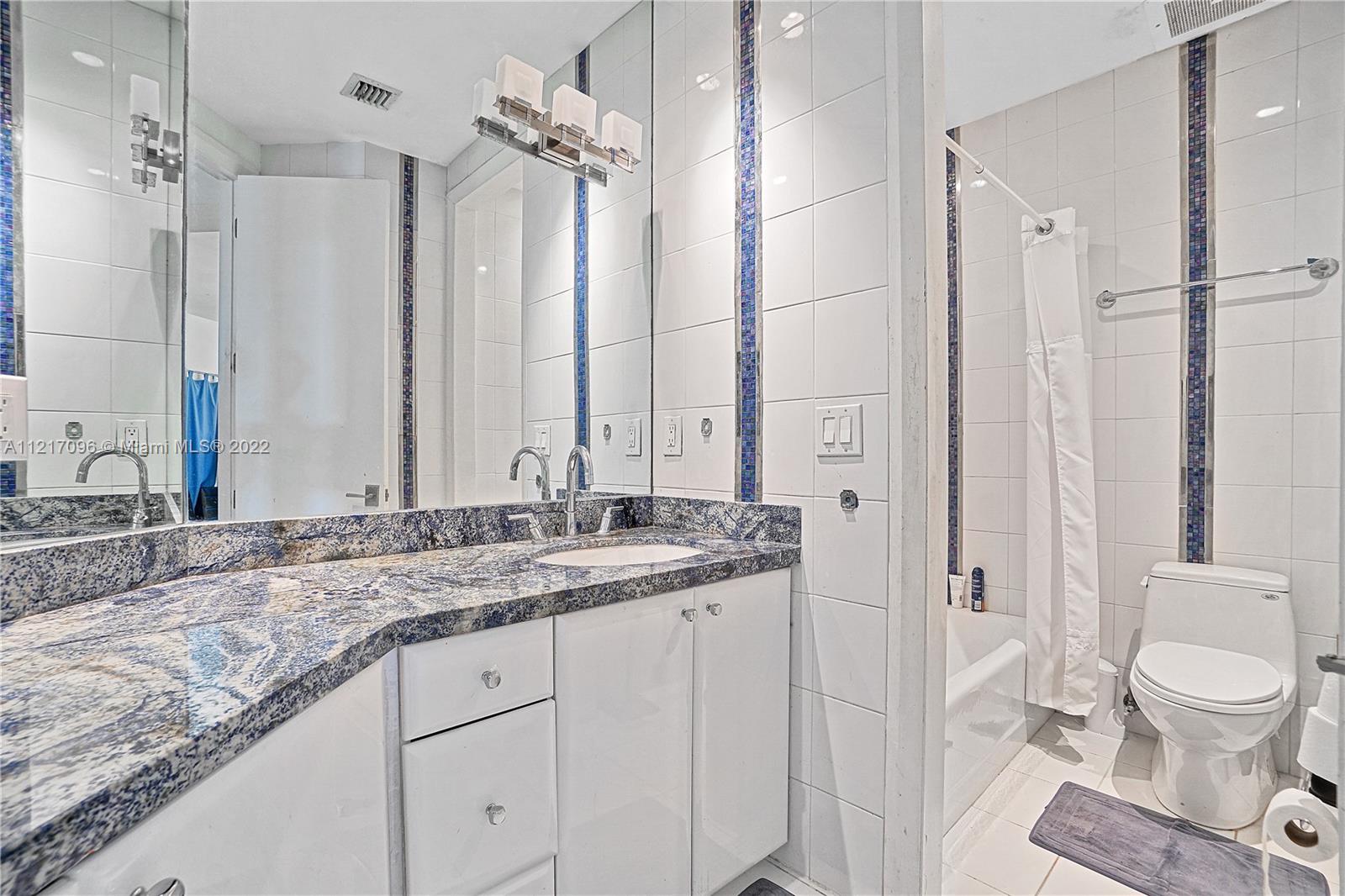 LAUDERDALE BEACH - Residential