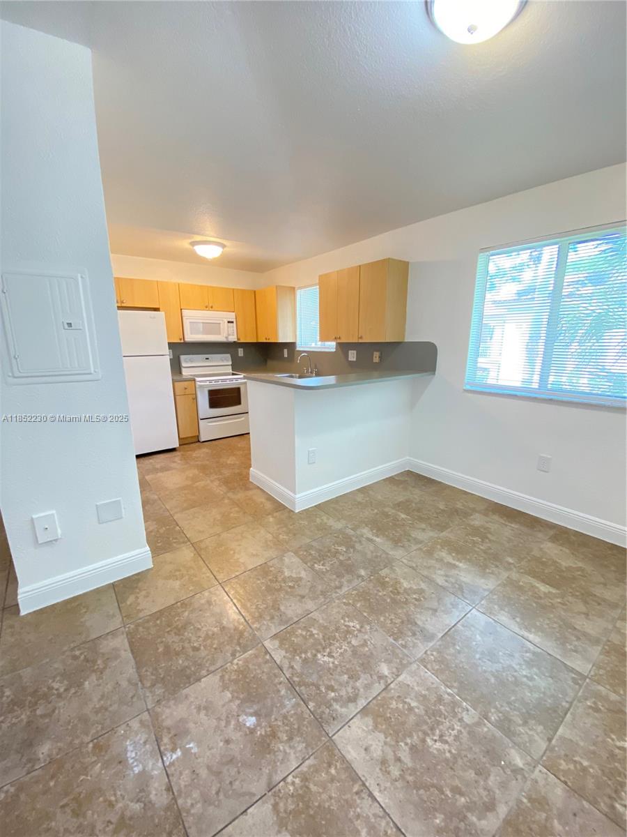 Bright and Spacious Corner 3/2 with washer/dryer inside unit. Split Floor Plan Design. Small Private Patio by Front Door. No Shared Stairwell. One Assigned Parking with Plenty of Guest Parking. Gated Community with Community Pool.