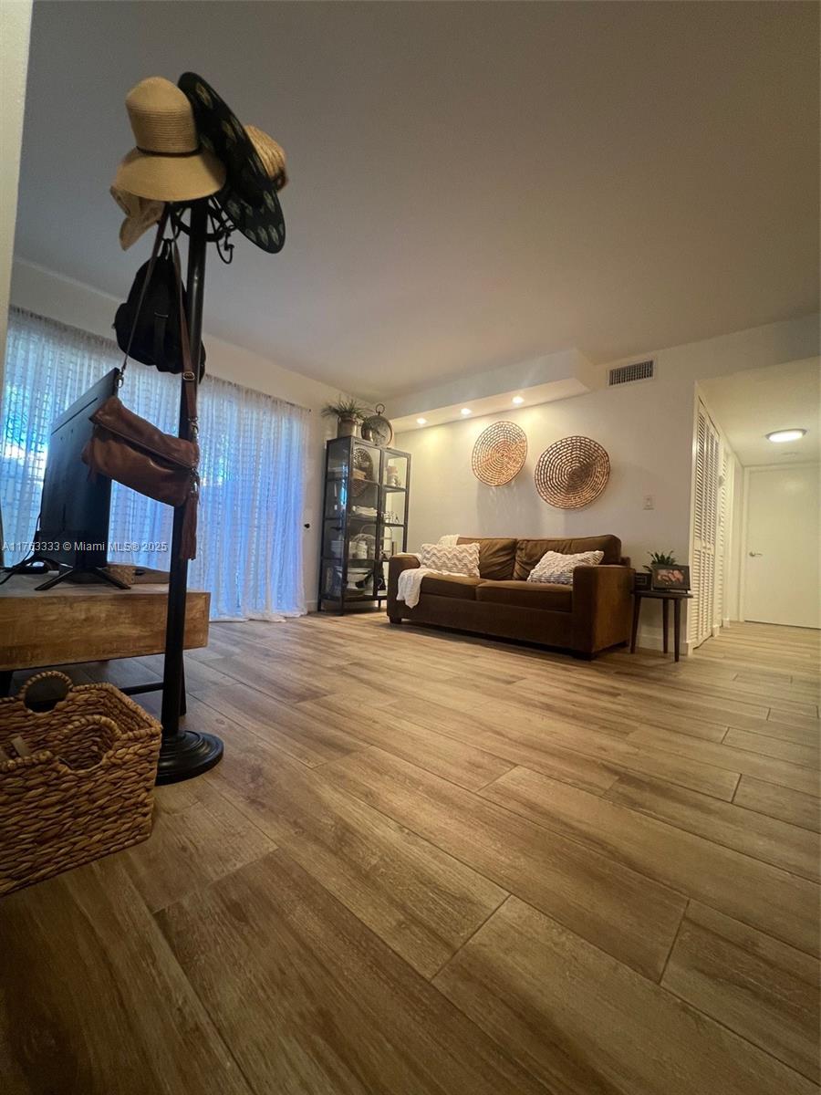 KENLAND WALK CONDO III - Residential