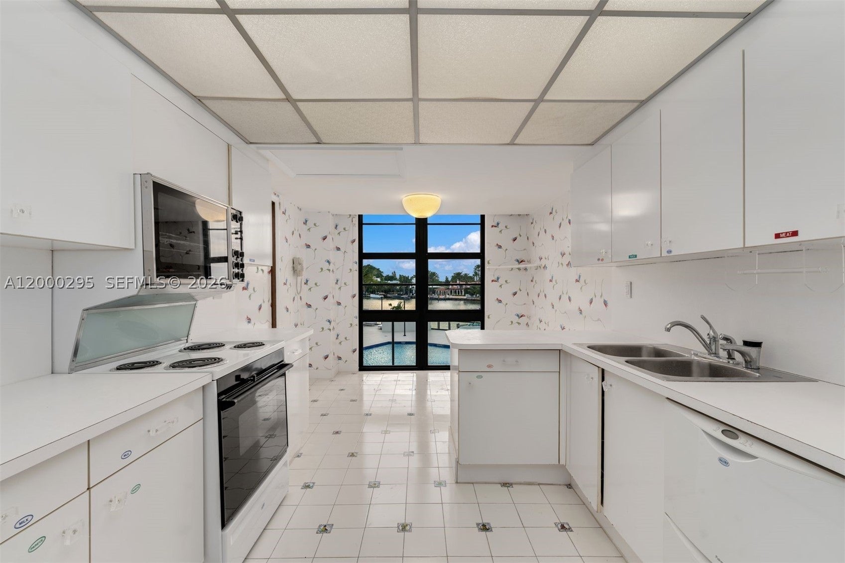 View photos, virtual tours, details... 5500 Collins Ave 304