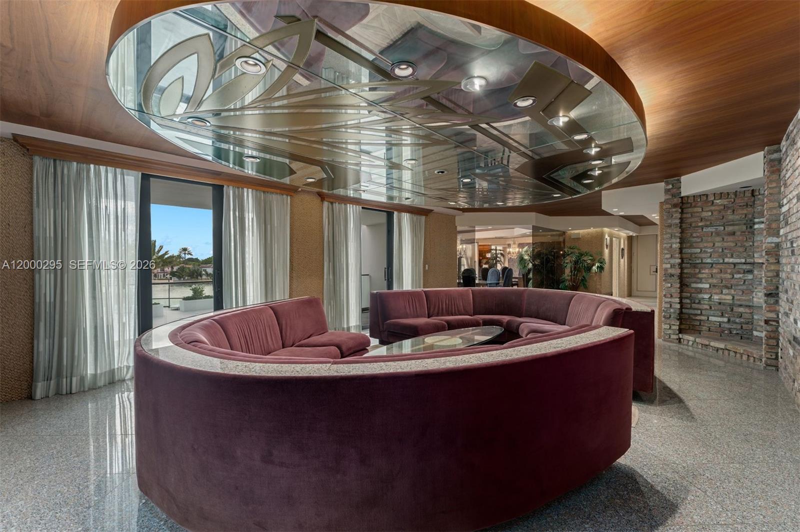 5500 Collins Ave 304