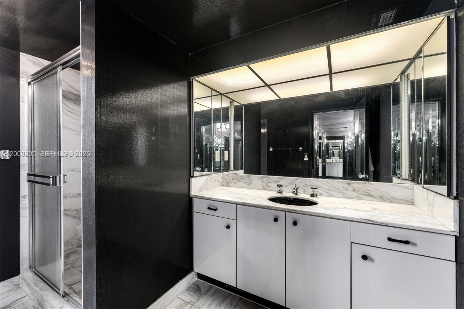 TOWERHOUSE CONDO - Residential