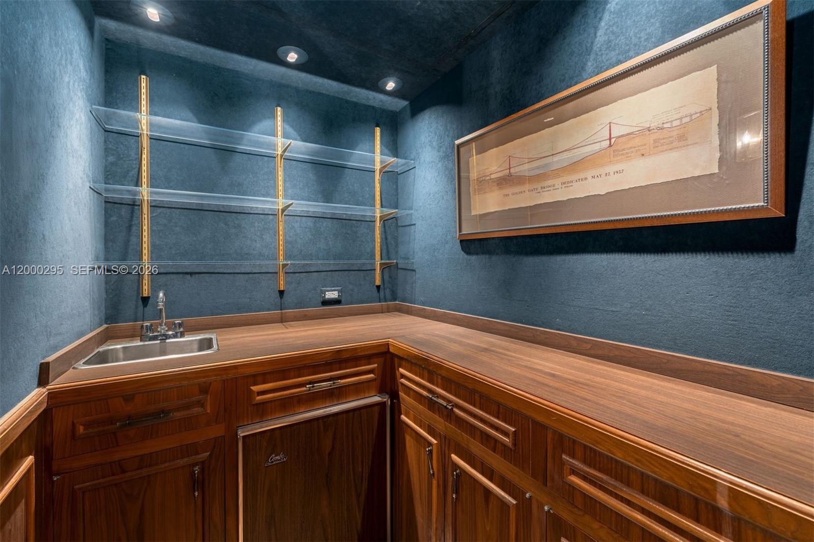 TOWERHOUSE CONDO - Residential