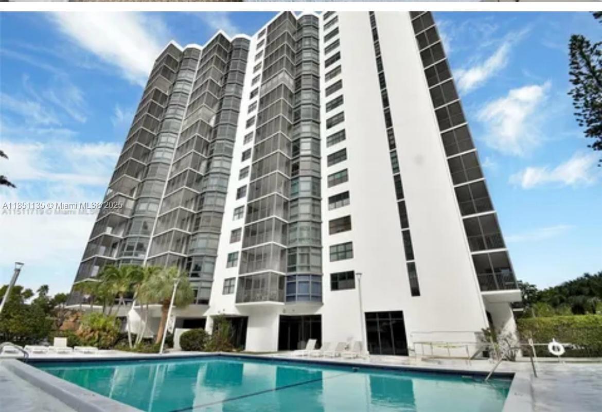 Very well maintained, 2/2 APT in the Heart of AVENTURA. Walking distance to the Aventura Mall. Restaurants, Bank,Publix, Walgreens,Kosher Kingdom Market ,Turnberry Isle Golf Course, Water Theme Park.