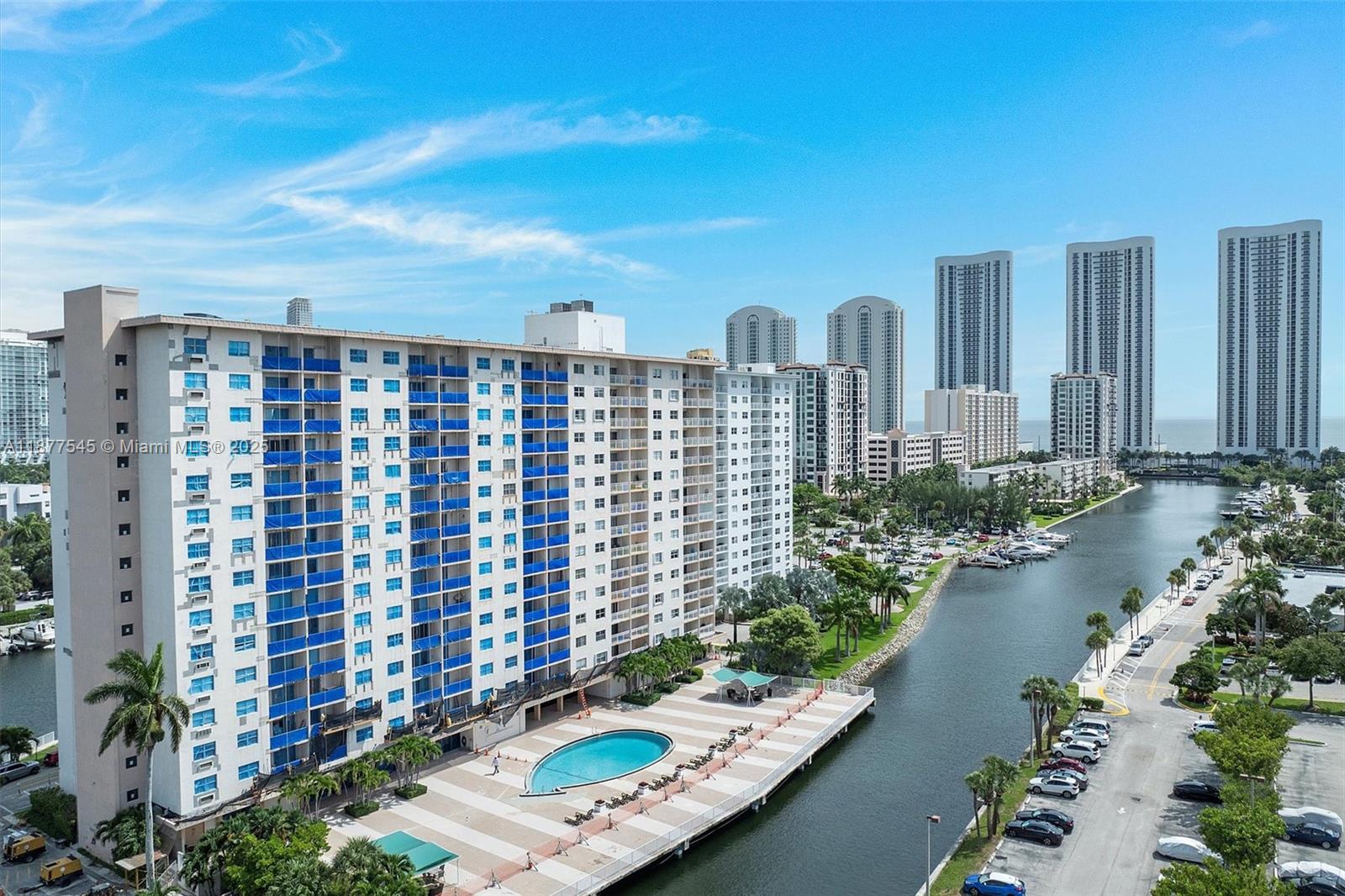 Beautiful 1BR/1BA condo in Sunny Isles with breathtaking bay and Intracoastal views.
Spacious layout. Building amenities: bayfront pool, renovated gym, 24/7 security and new marina with boat slips.
Prime location minutes from Sunny Isles Beach, Aventura, and Haulover Park!